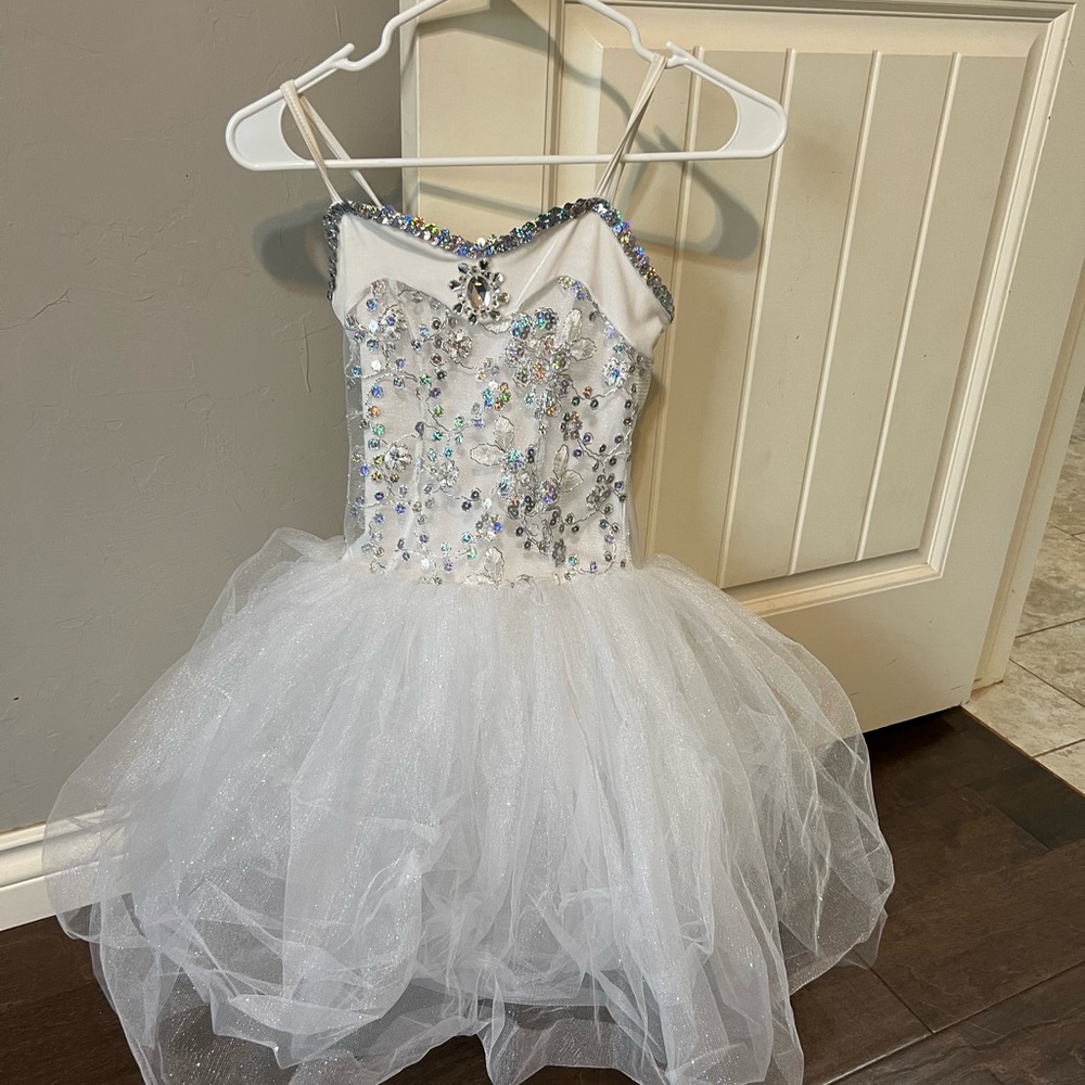 Absolutely gorgeous ballet costume from curtain call. This is a child large.